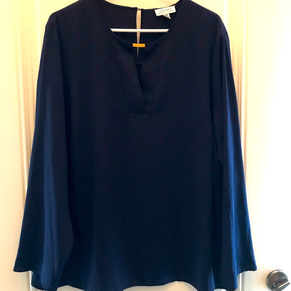 Blouse with V at crew neck and gold bar decoration